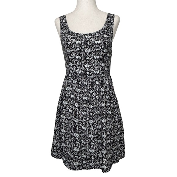 Flowy Abstract Pattern Mini Dress with Keyhole Cutout Back - XS - Black & White - Picture 1 of 11